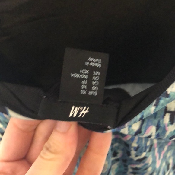 H&M patterned dress. Barely worn. - Picture 4 of 5